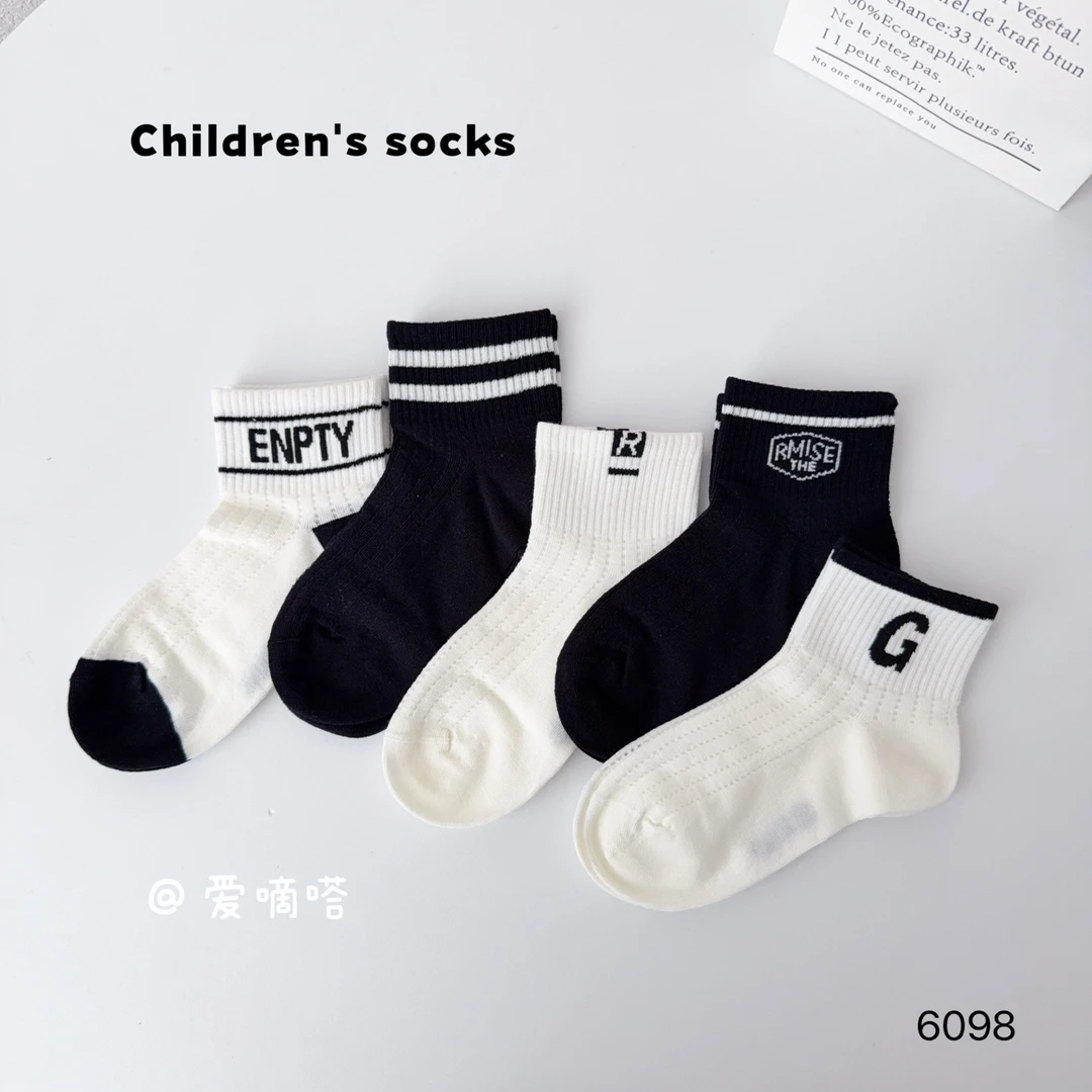 爱嘀嗒6098大网眼夏款黑白男童运动超薄吸汗透气卡通中大童吸汗