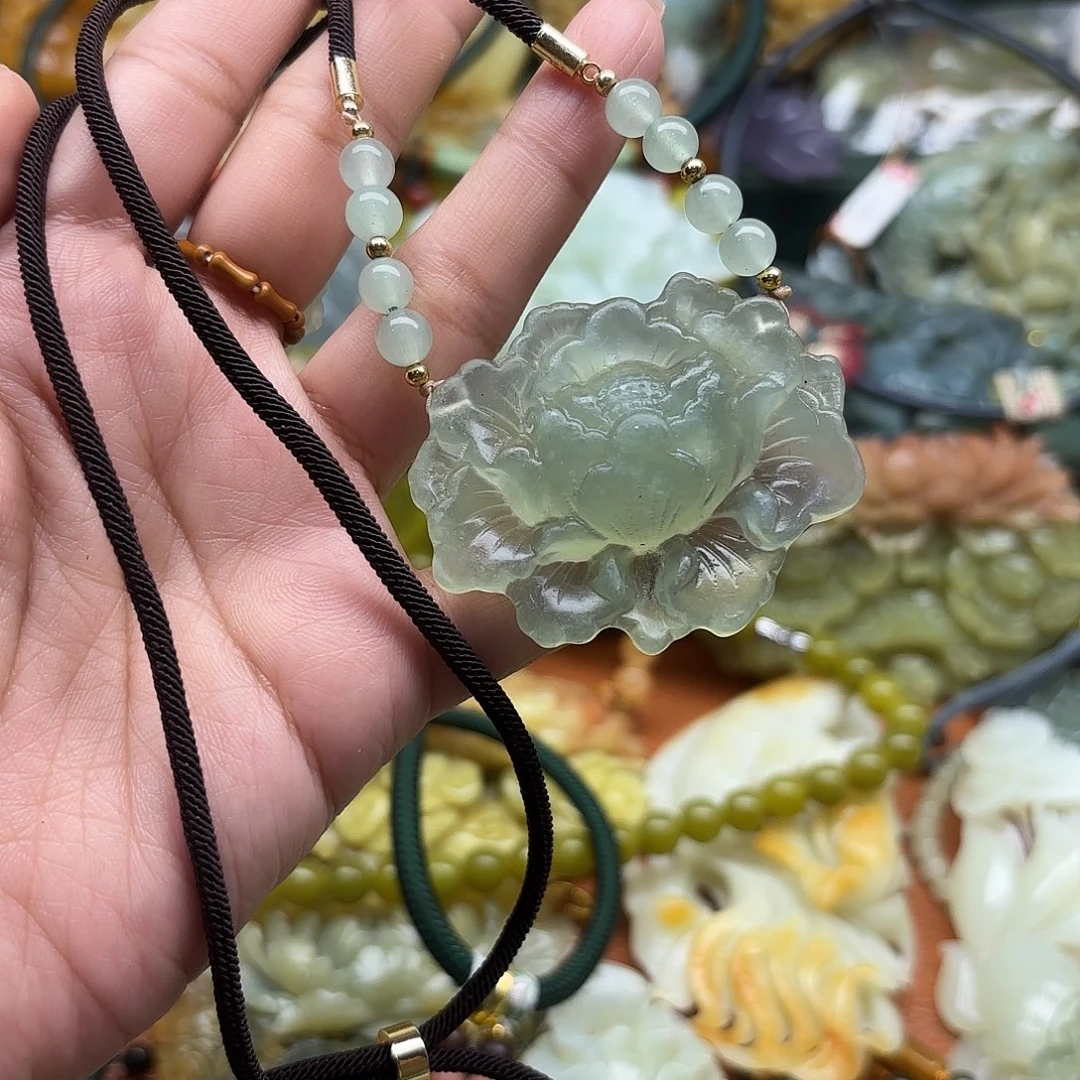 蛇纹石玉未镶嵌吊坠