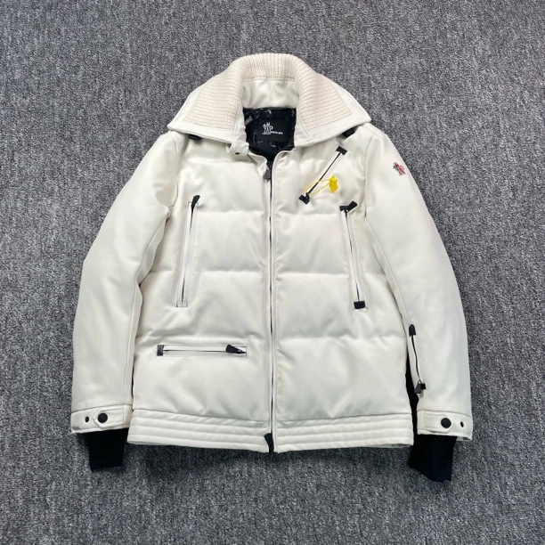 99新 MONCLER 7300/米白色logo贴饰翻领羽绒服外套/3码