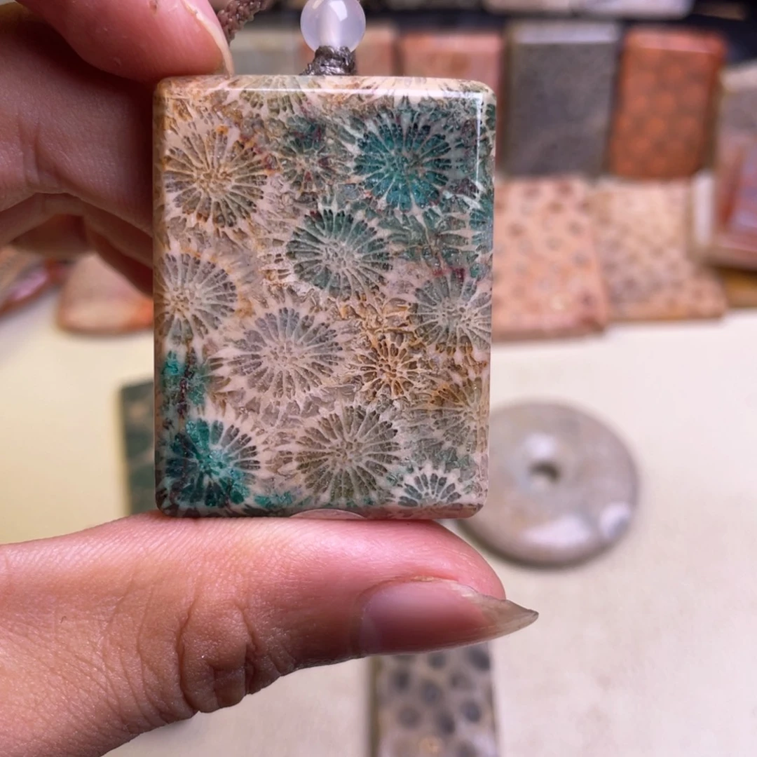 野***洲合金吊坠硅化玉精品8