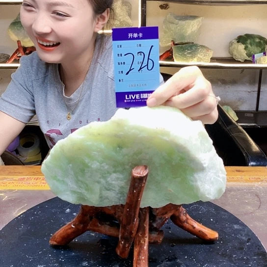 【闪购商品】蛇纹石玉未镶嵌珠宝奇石期****贝