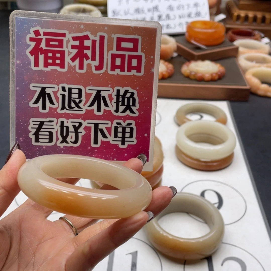 聂***)石英岩玉未镶嵌手镯