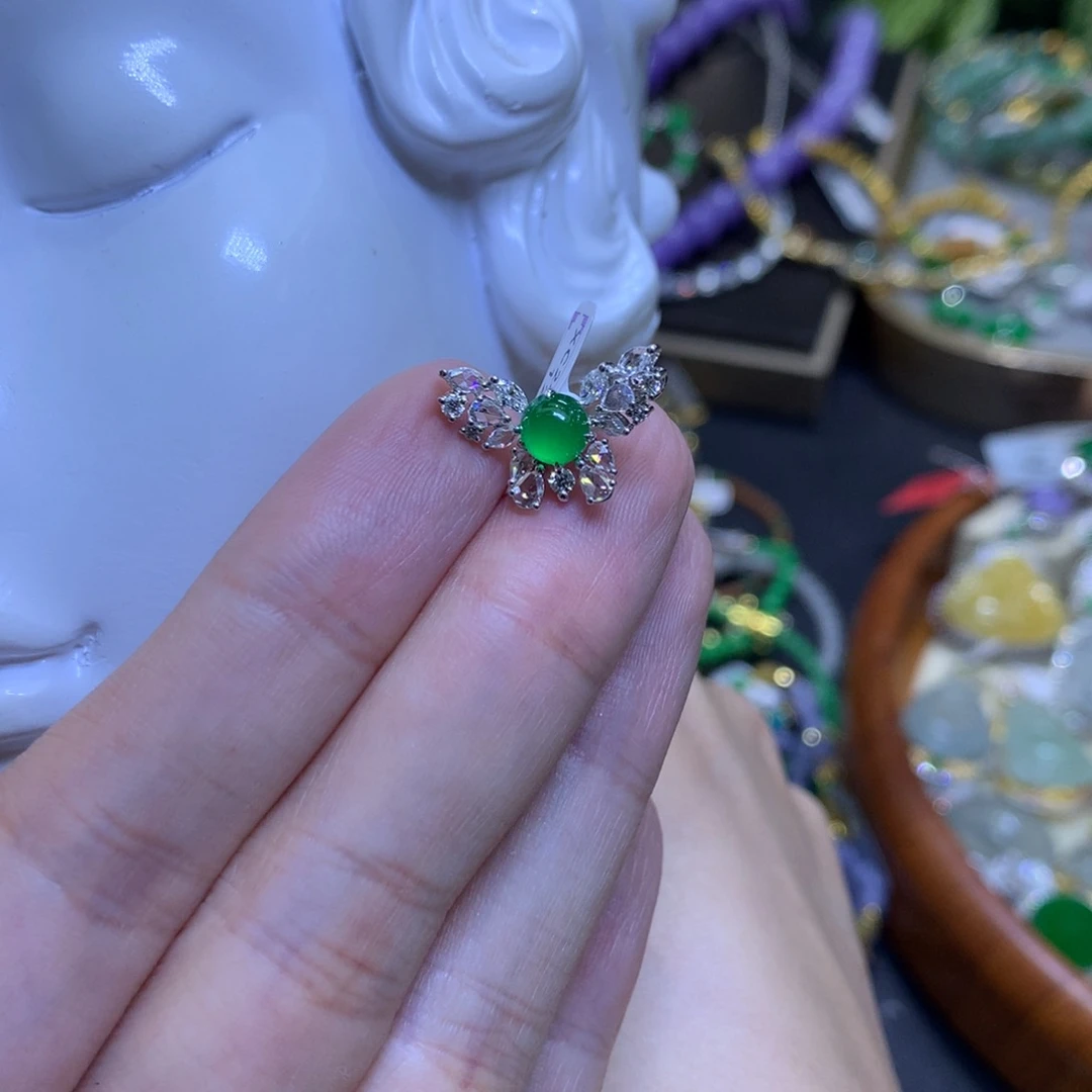 颈饰18K金镶嵌翡翠