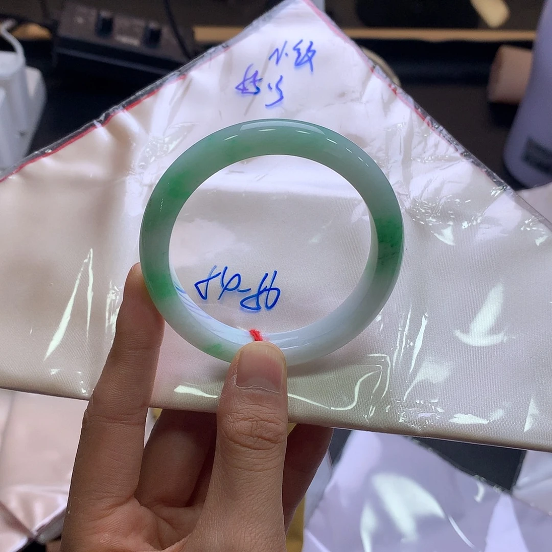 翡翠未镶嵌手镯翡翠