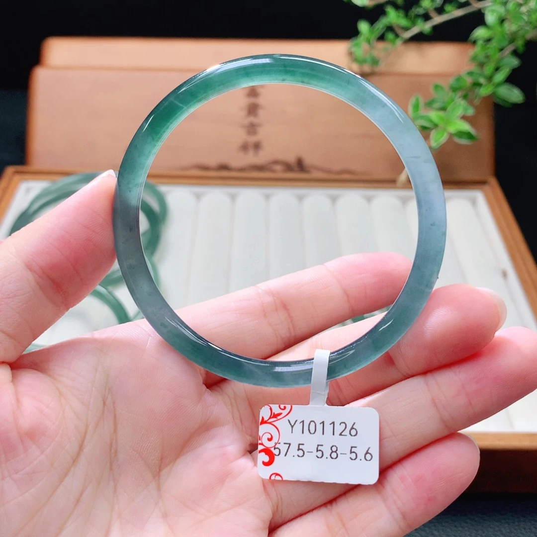 未镶嵌手镯（圆镯）翡翠