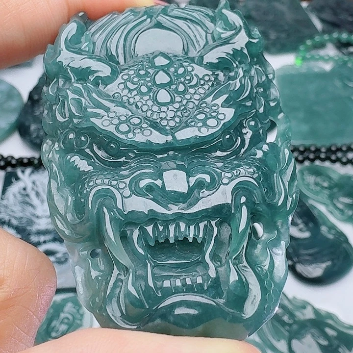 翡翠未镶嵌颈饰多样性发其一