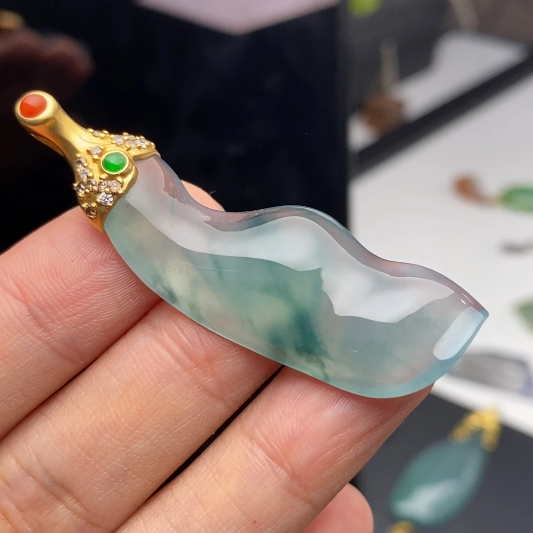 定制翡翠18K金镶嵌吊坠