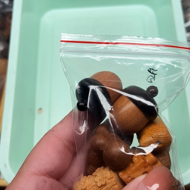 音***呐大叶紫檀（黑酸枝木类）