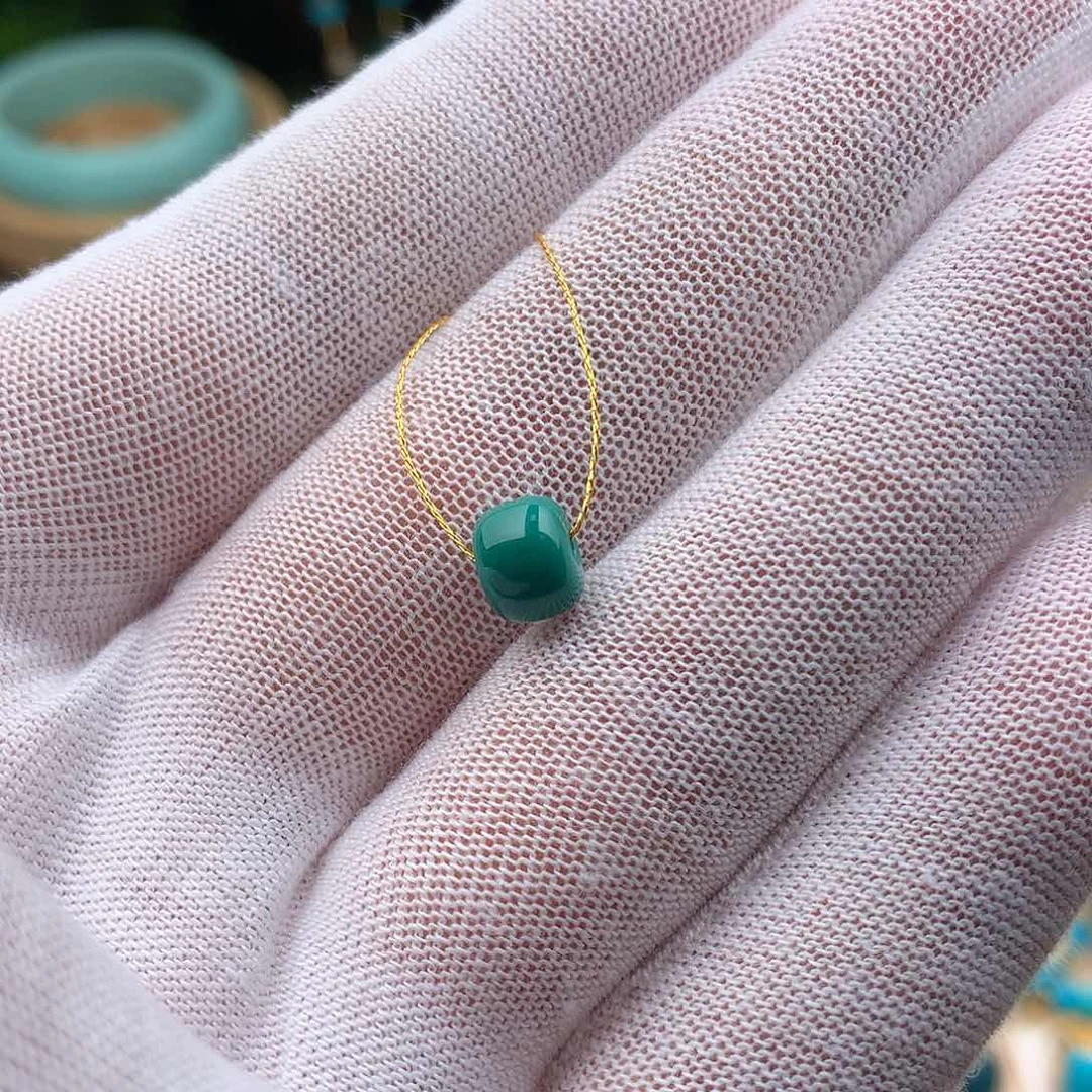 绿松石未镶嵌颈饰