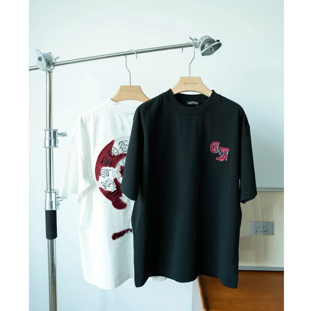 One 21 春夏新款刺绣贴布圆领男女同款短袖棉质t恤