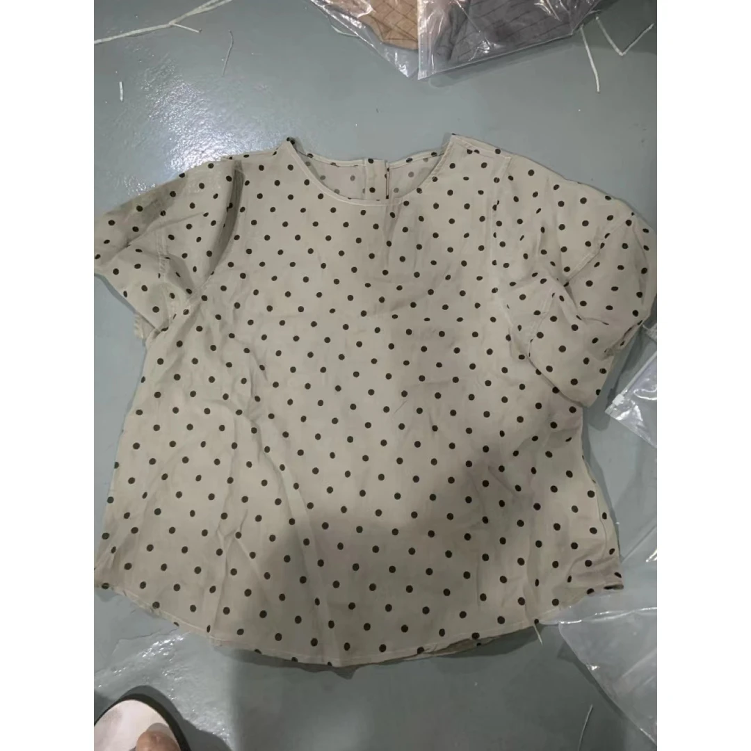 8160两色点点上衣Q