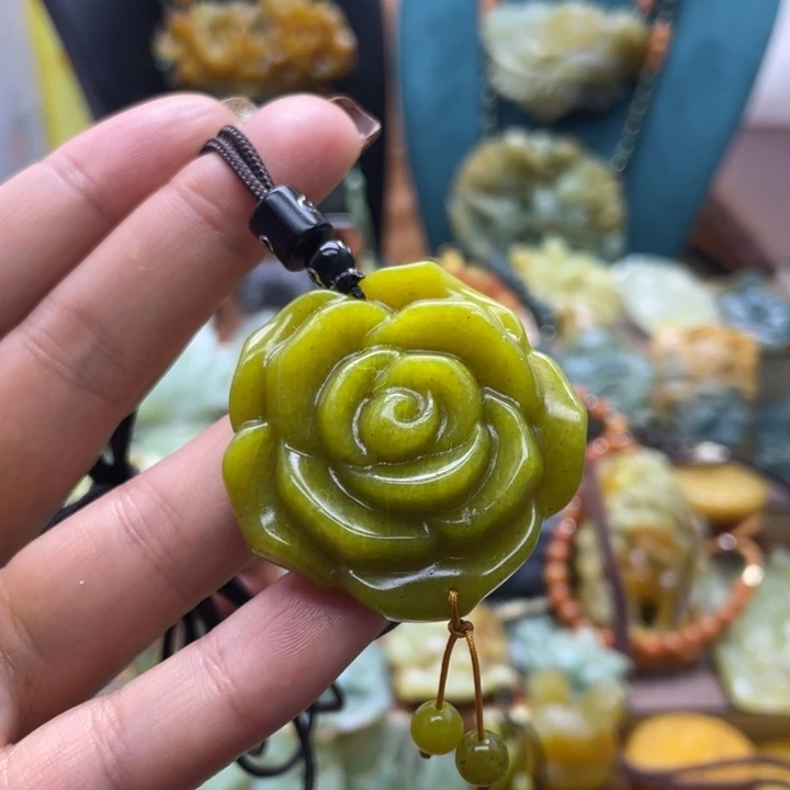 蛇纹石玉合金颈饰