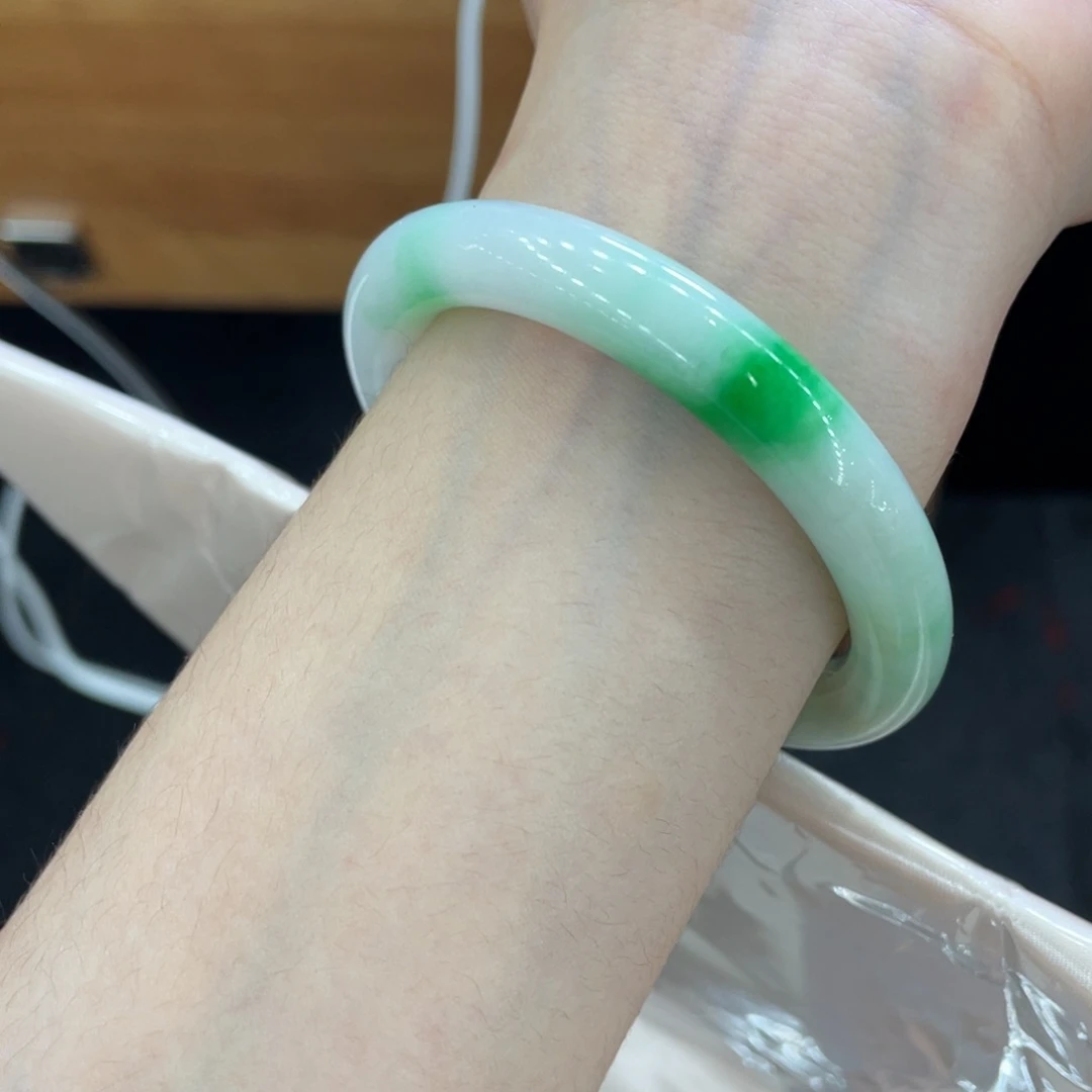未镶嵌手镯翡翠卡50圆条白底青，强推