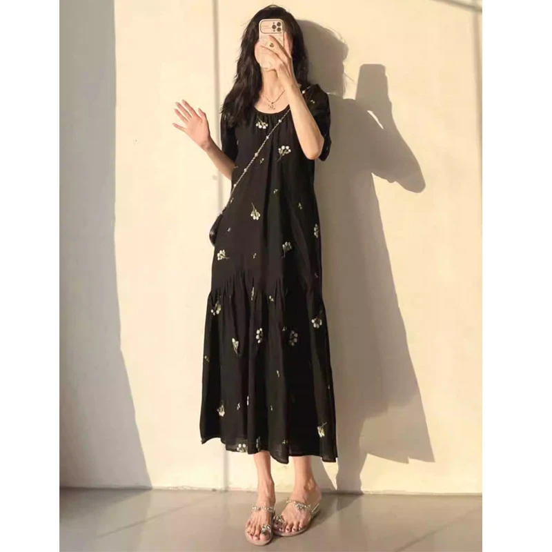 大码胖妹妹高级感法式刺绣连衣裙女夏新款宽松遮肉显瘦赫本风长裙