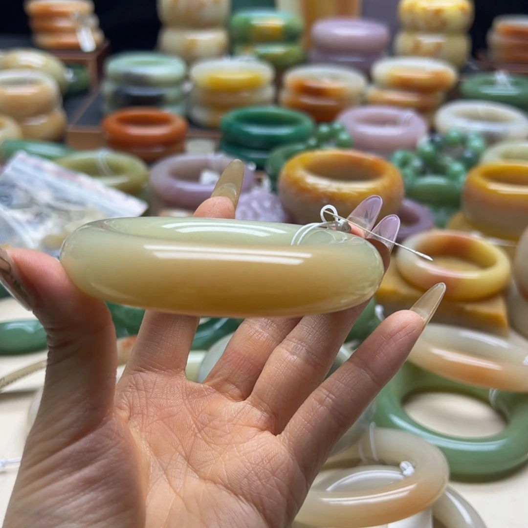 石英质玉手镯未镶嵌蹦****