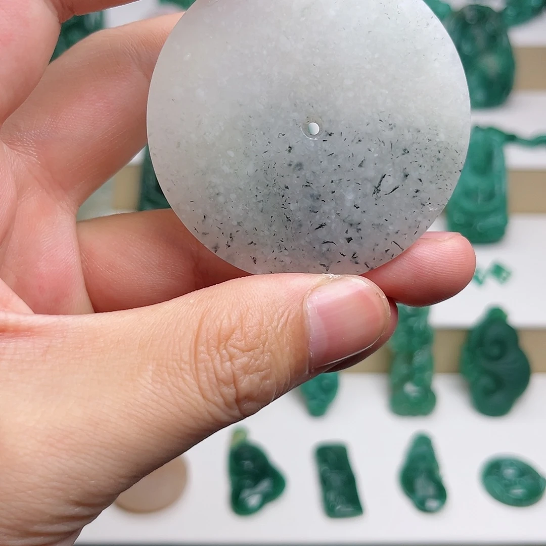 独山玉未镶嵌颈饰