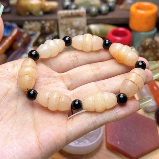 未镶嵌蛇纹石玉颈饰