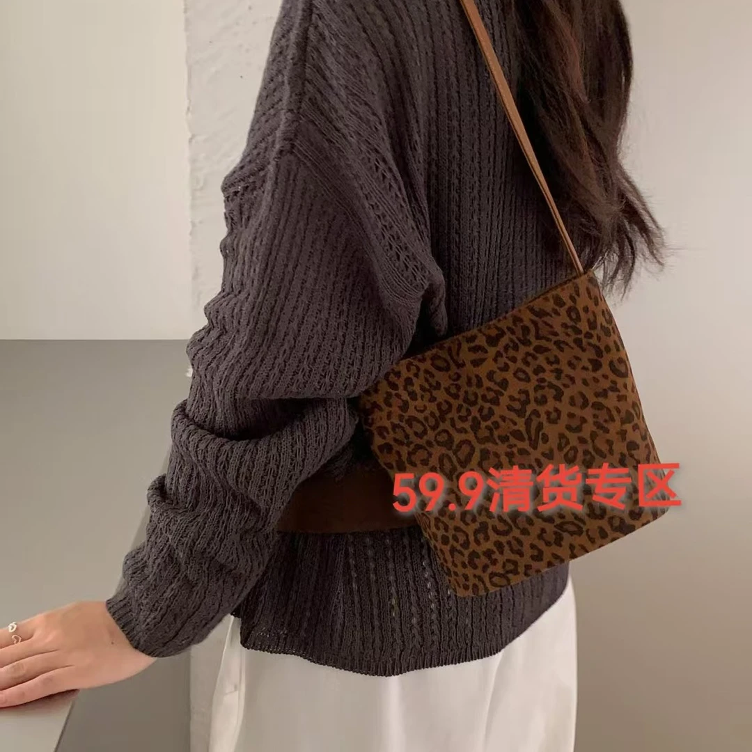 6号乐子皮具真皮福利女包编码701-7100
