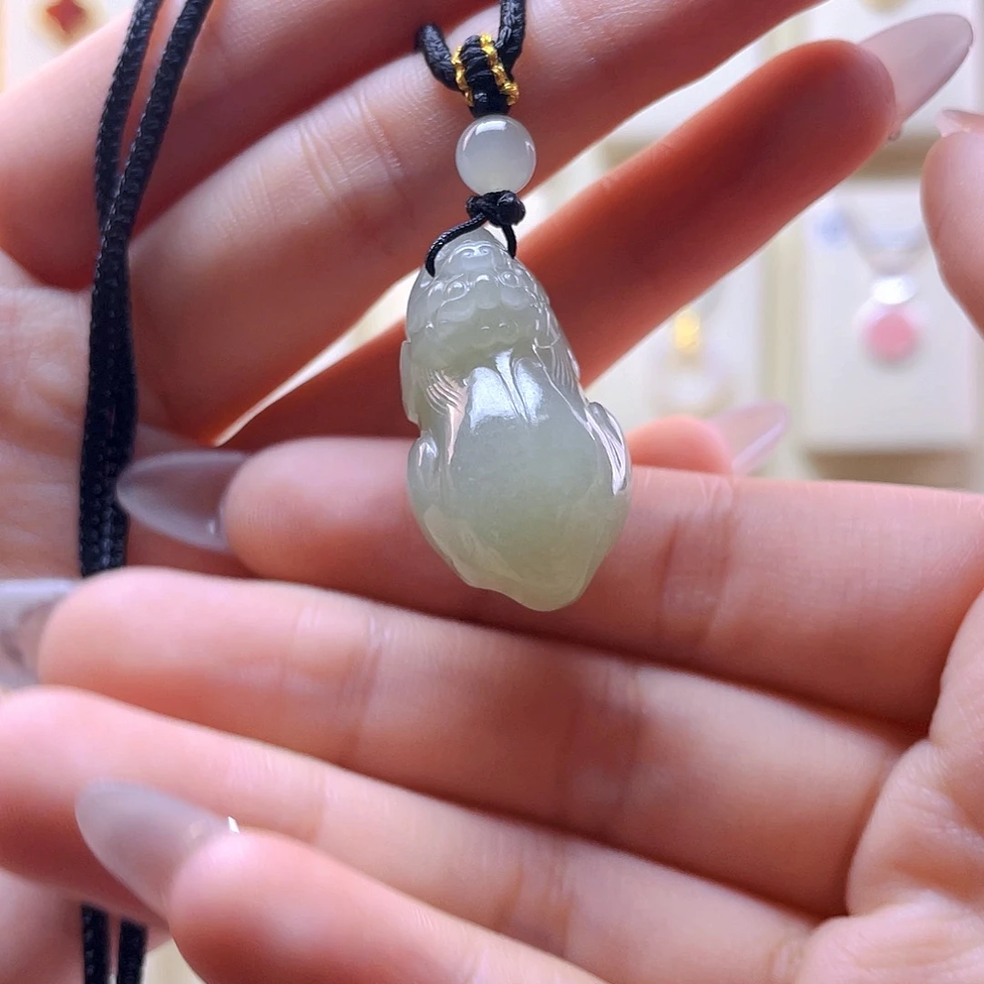 和田玉吊坠(赠链)未镶嵌向*?