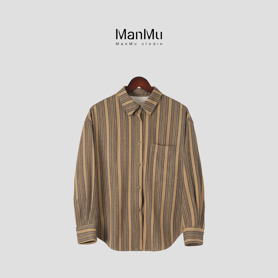 满目ManMu【张琪专属】老钱风秋季时尚百搭卡其条纹衬衣350386