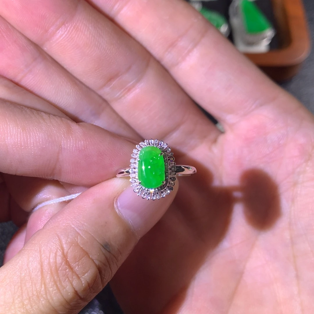 喵***子翡翠18K金镶嵌戒指翡翠