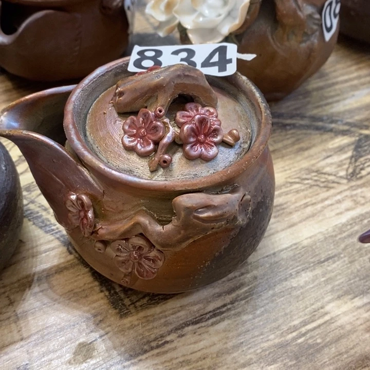 杯净**画柴烧肉等特色小吃的同时