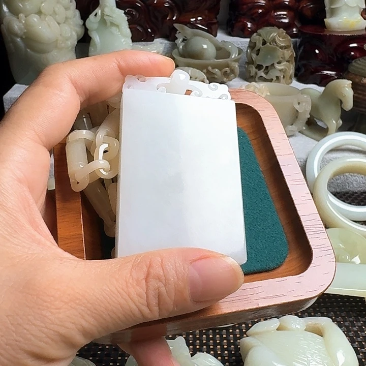 雄***鹰瓷片新号开播瓷盘一件