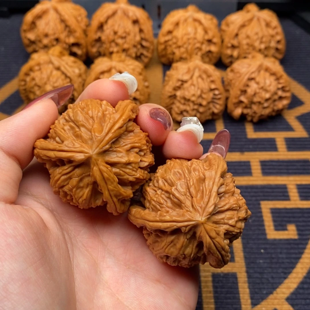 宿***命文玩核桃吊坠白狮子