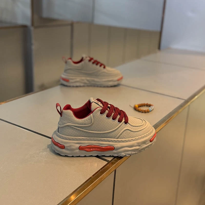 2025年春夏季新款男鞋时尚休闲百搭日常潮款男士高级感轻奢鞋