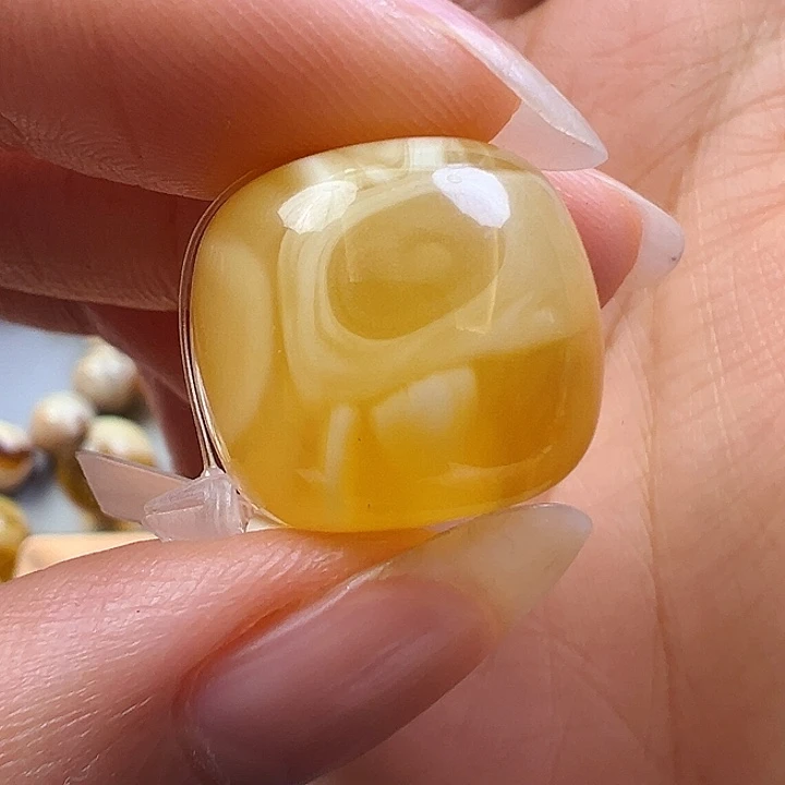 未镶嵌琥珀珠宝奇石