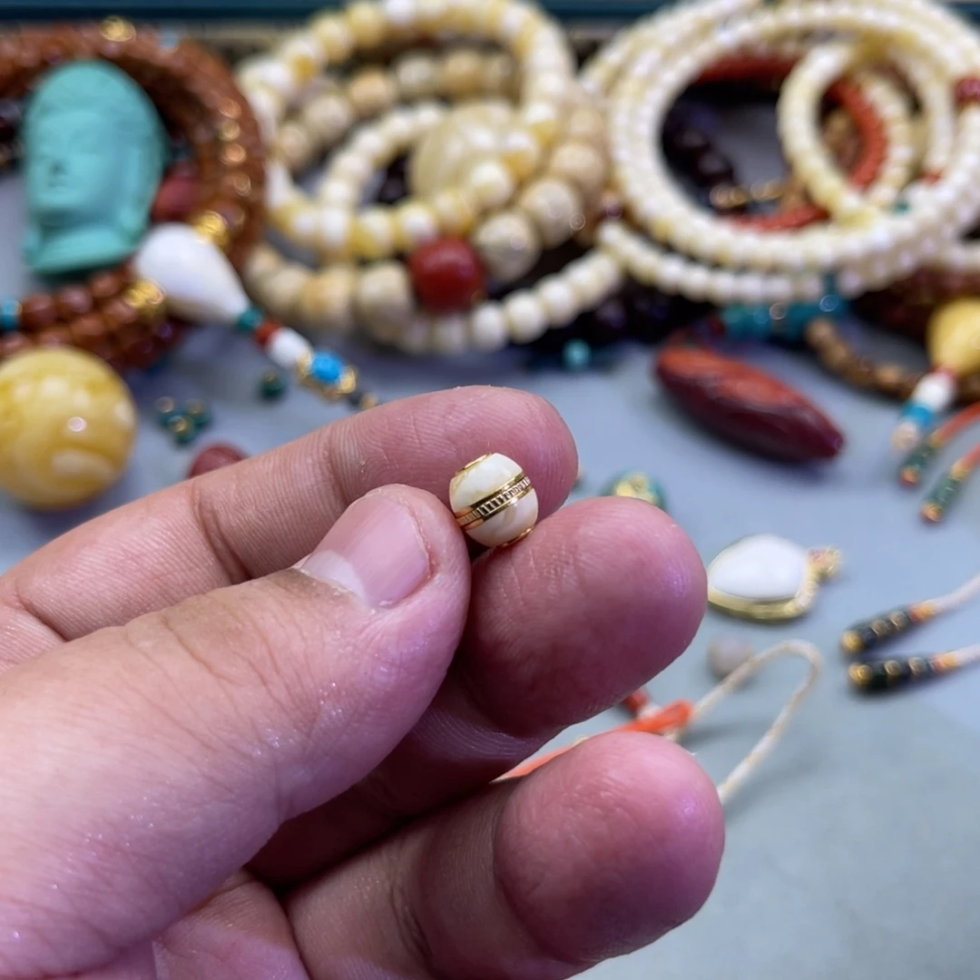 琥珀未镶嵌珠宝奇石22