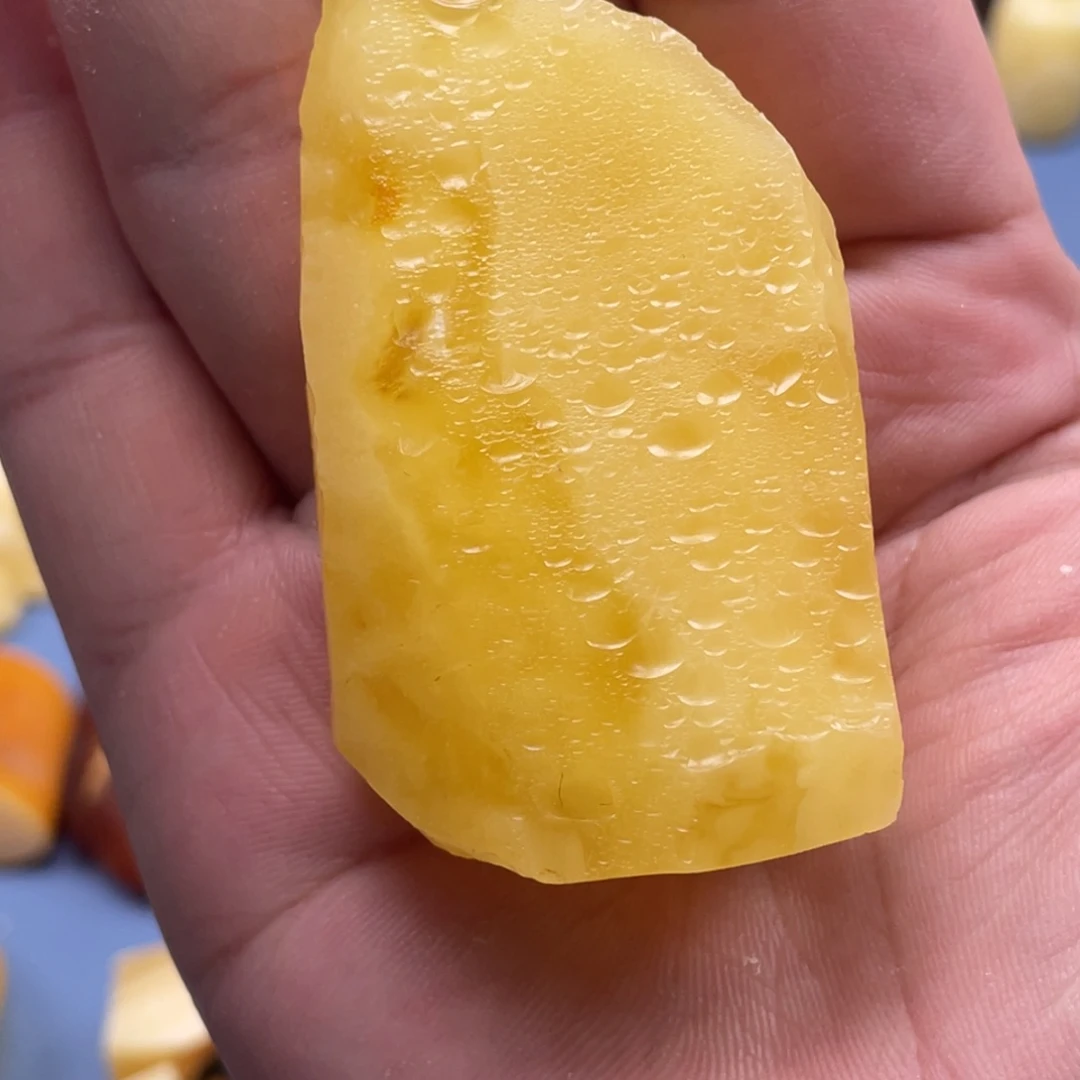 定制琥珀未镶嵌牌子