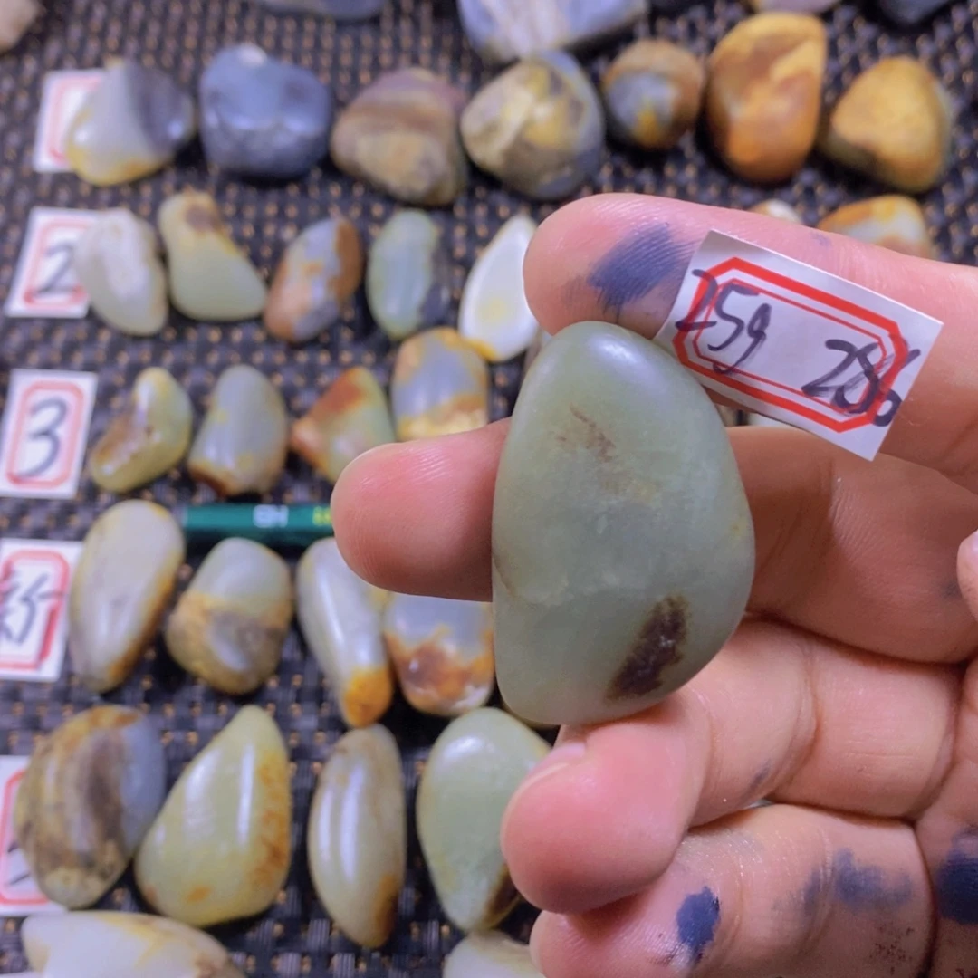 和田玉（糖玉）未镶嵌颈饰