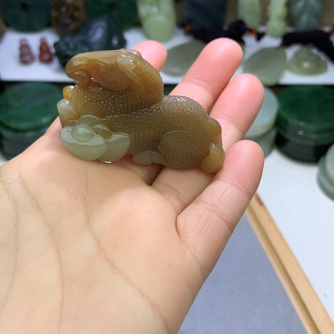 圣***客和田玉（糖玉）未镶嵌珠宝半成品