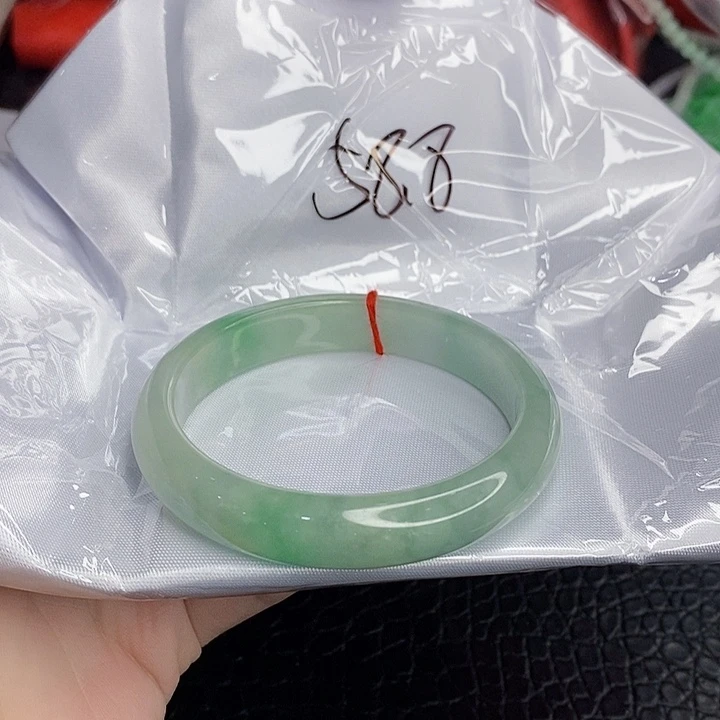 翡翠手镯未镶嵌一图一物实物为准