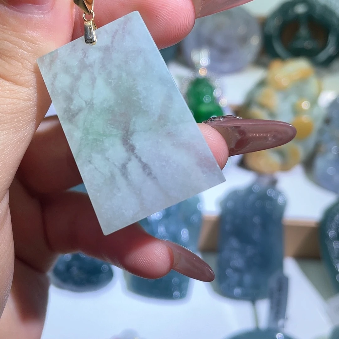 翡翠未镶嵌颈饰无事牌