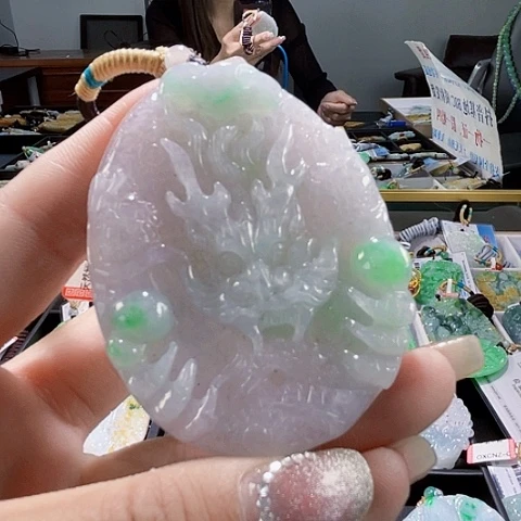 颈饰未镶嵌翡翠一个