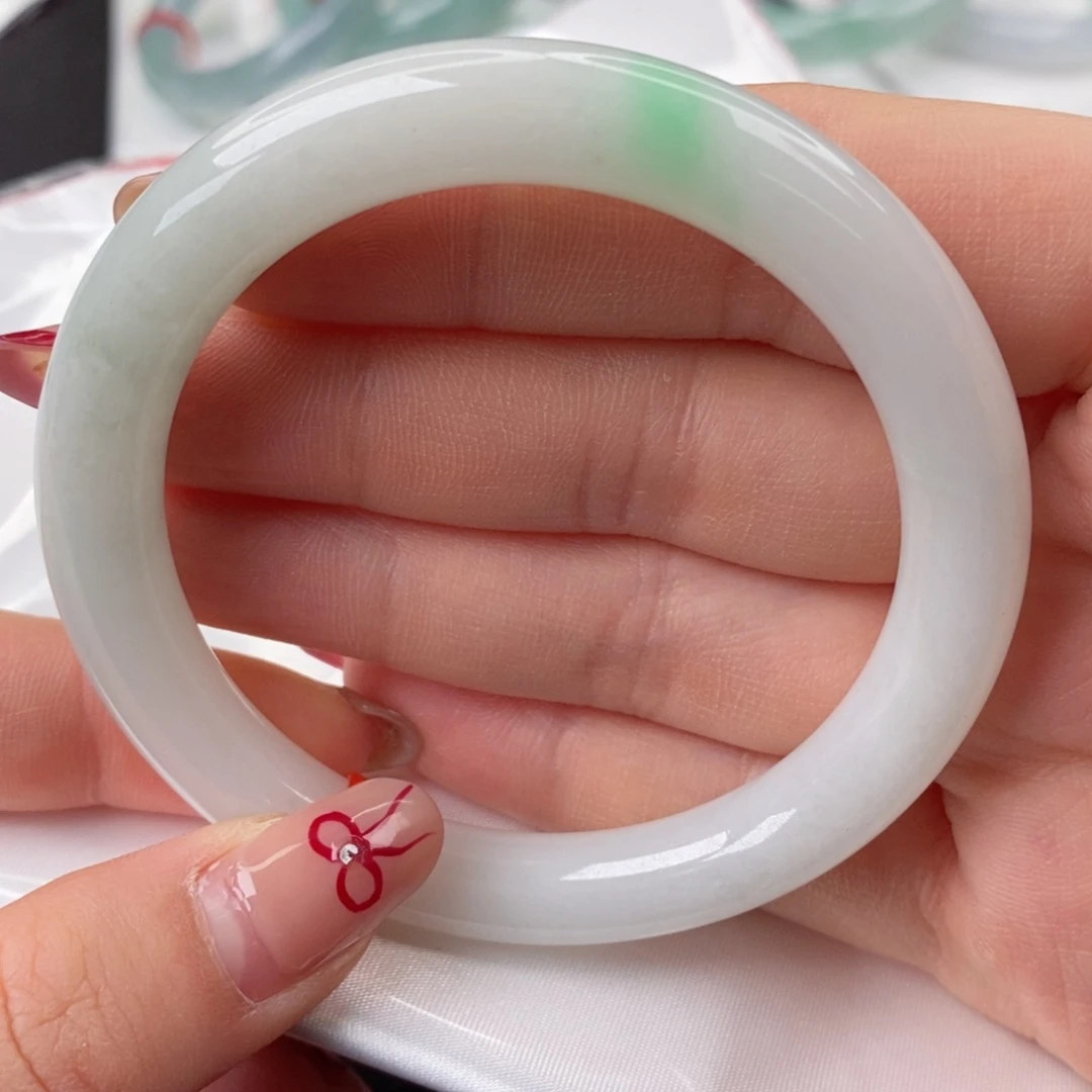 翡翠手镯未镶嵌56圆条