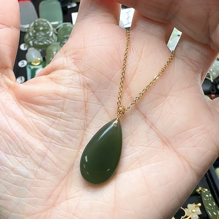 颈饰18K金镶嵌和田玉