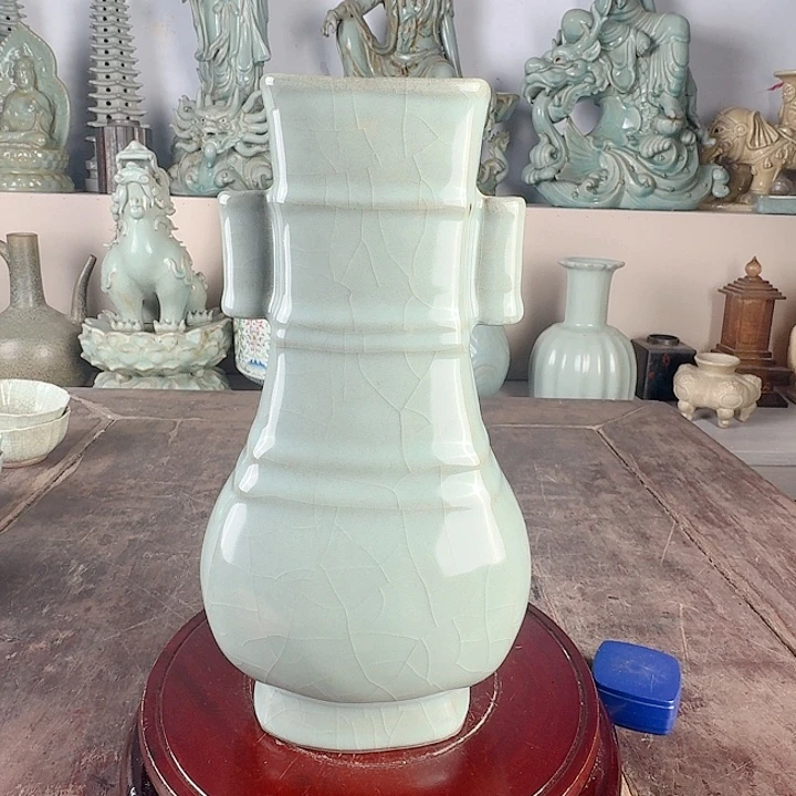 官窑贯耳瓶品相完美