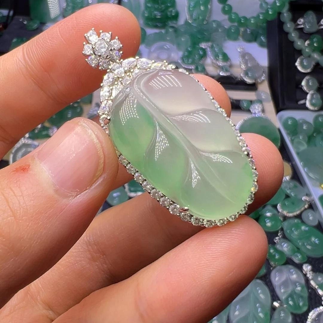 石英质玉（非洲翠）未镶嵌颈饰