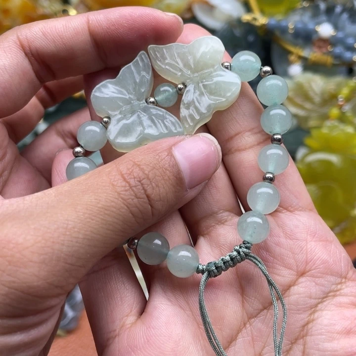 未镶嵌蛇纹石玉吊坠