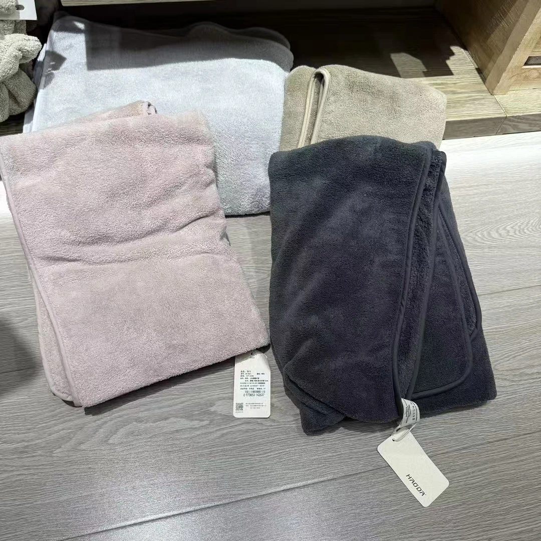 高品质的珊瑚绒不掉毛的浴巾外套（尺寸70×140）很大够用
