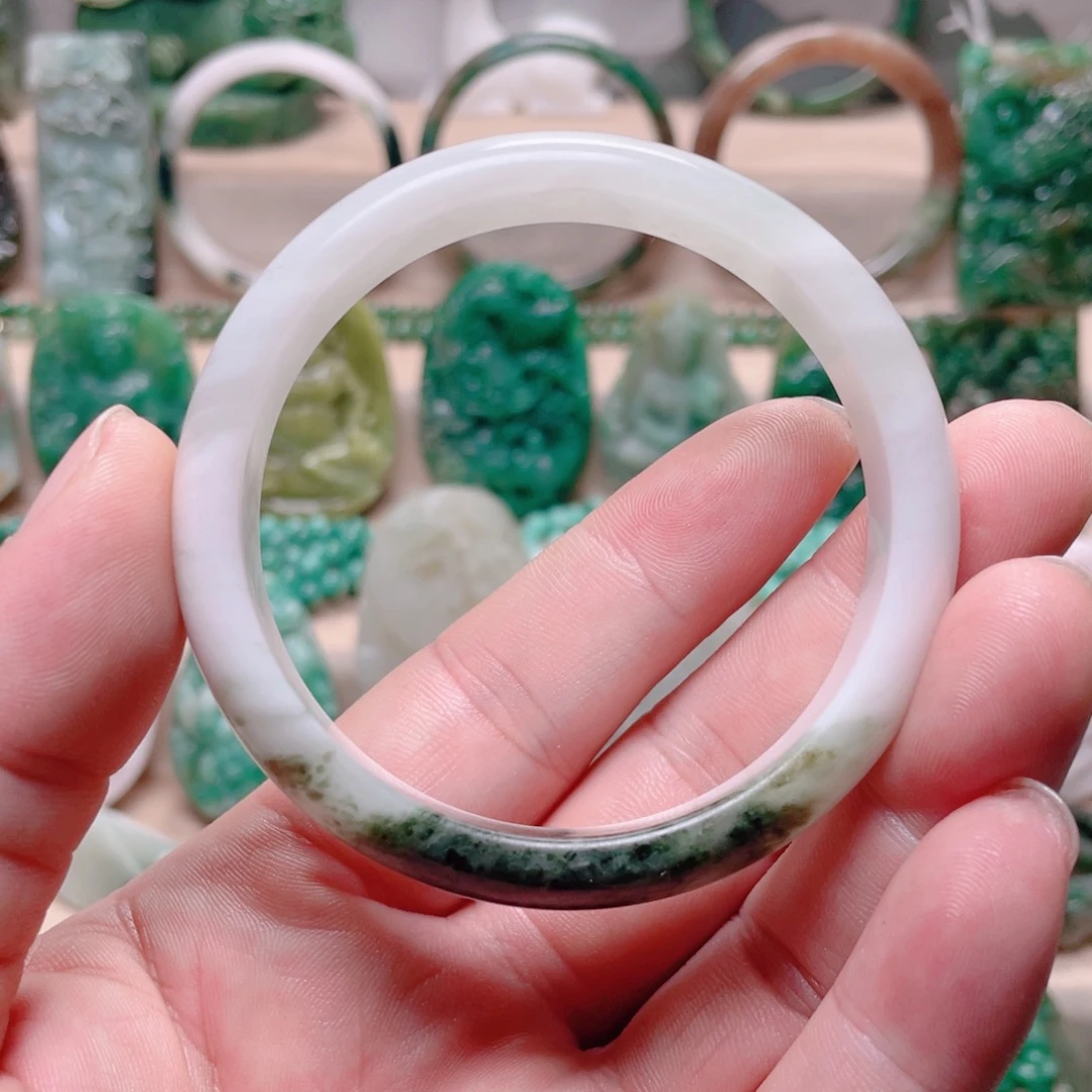 独山玉未镶嵌手镯