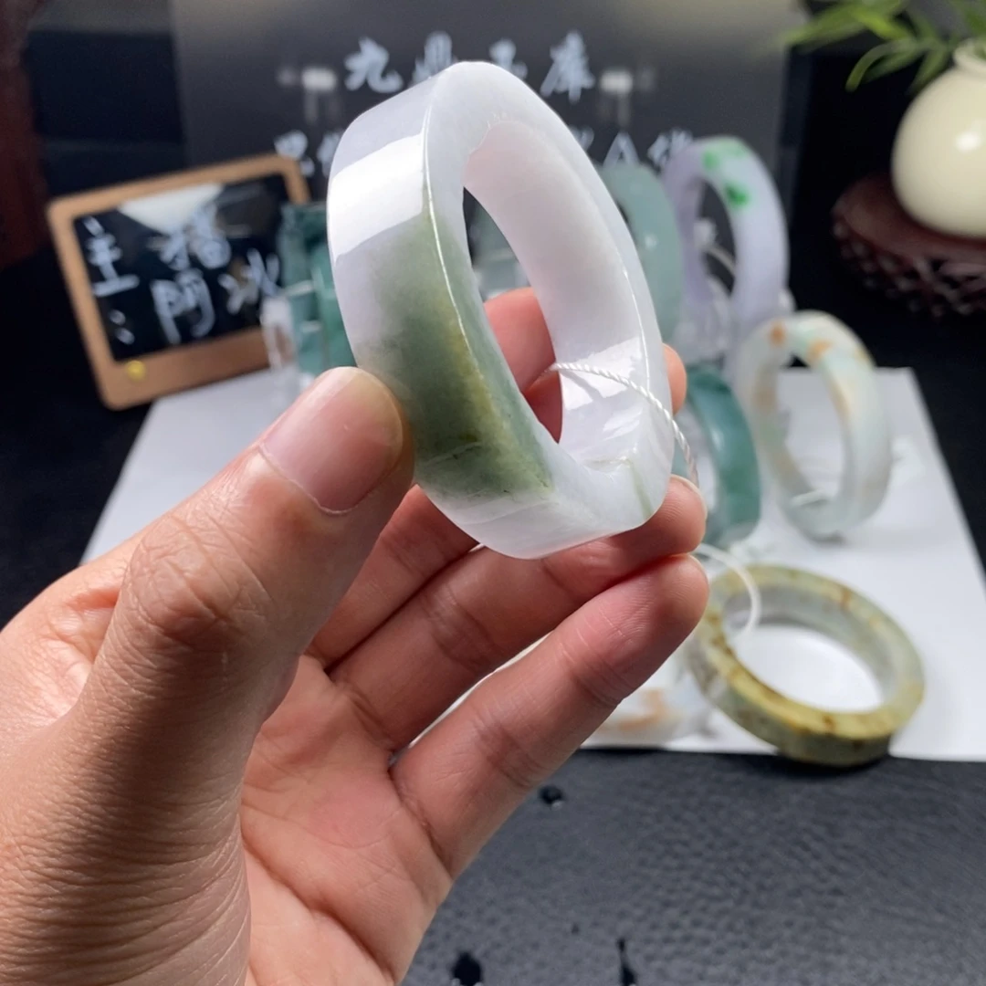 未镶嵌手镯定制翡翠