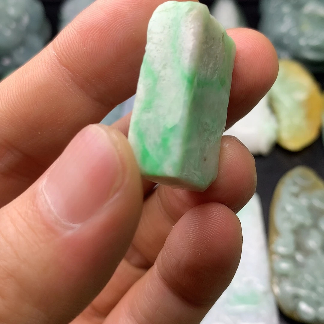 翡翠未镶嵌颈饰翡翠首饰和翡翠珠宝