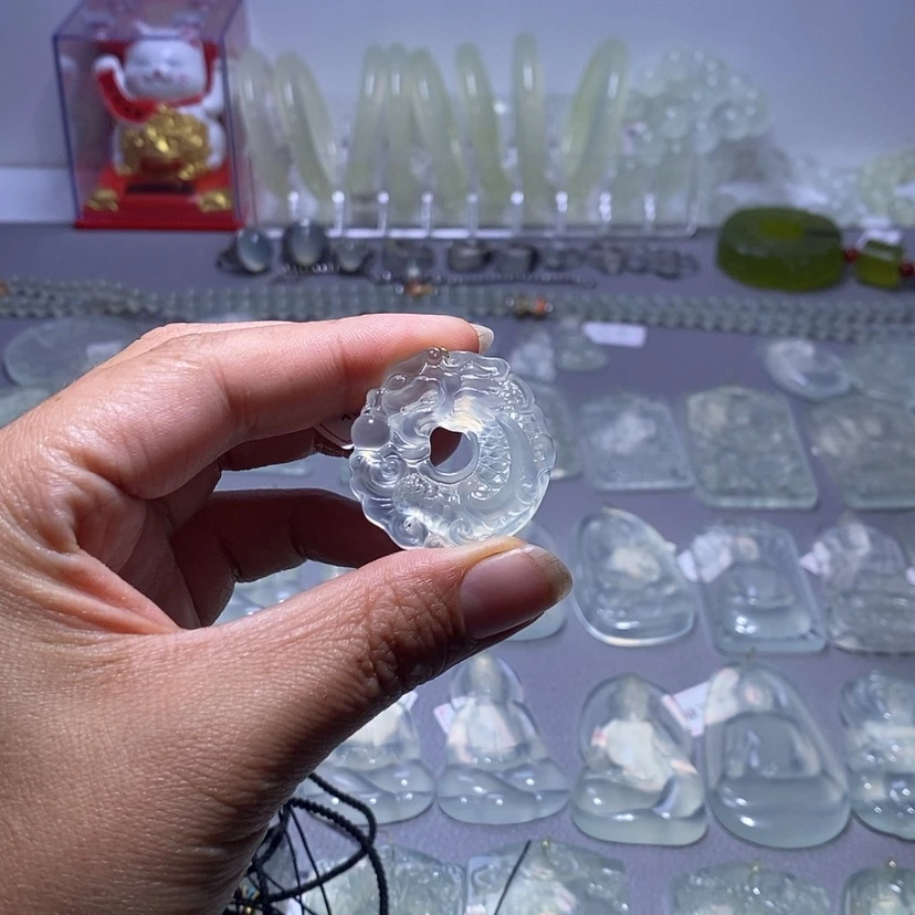 【闪购商品】岫玉未镶嵌颈饰瓶*龙鱼