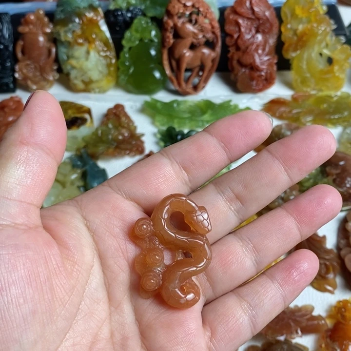 蛇纹石玉未镶嵌颈饰