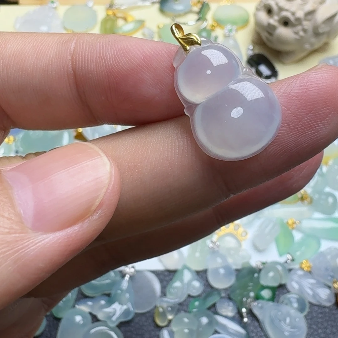 翡翠18K金镶嵌颈饰小葫芦