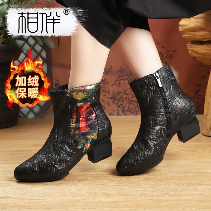 相伴手工真皮女士中跟拼接民族风粗跟加绒款秋冬中老年短靴53307